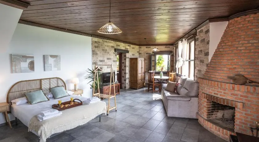 Rural Villa with Sea Views - Image 1