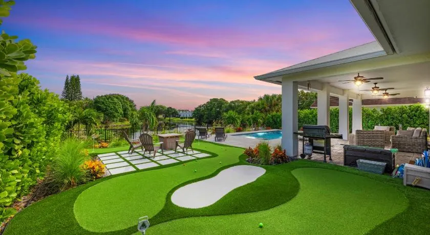 Mini Golf Course*Heated Saltwater Pool*Lakeview! - Image 1