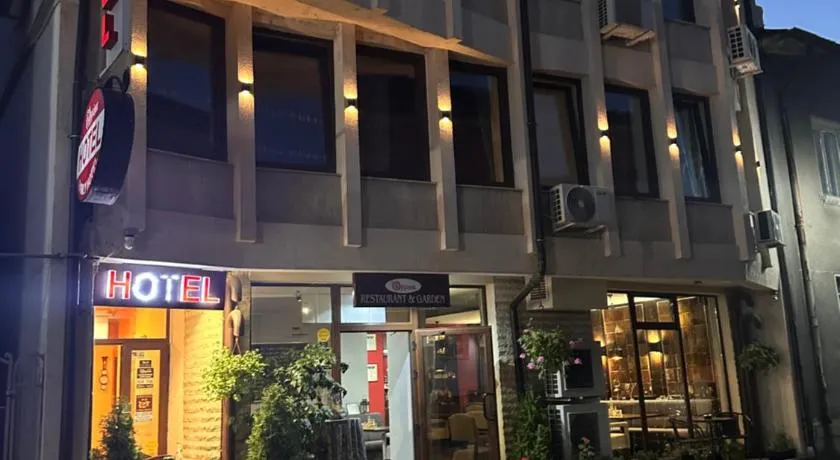 Hotel Oppium Restaurant & Garden - Image 1