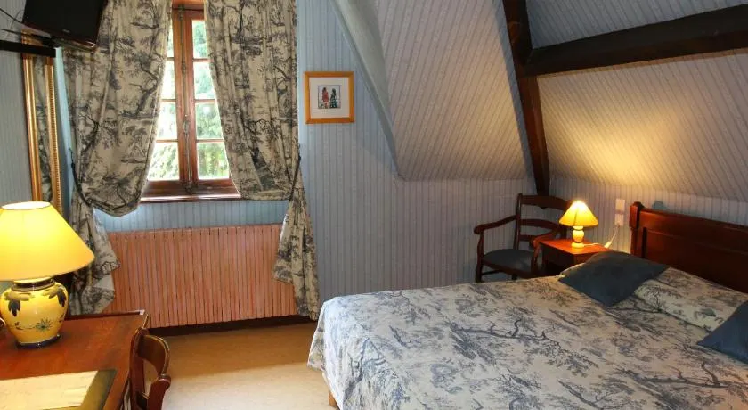 Golf Hotel - Image 1