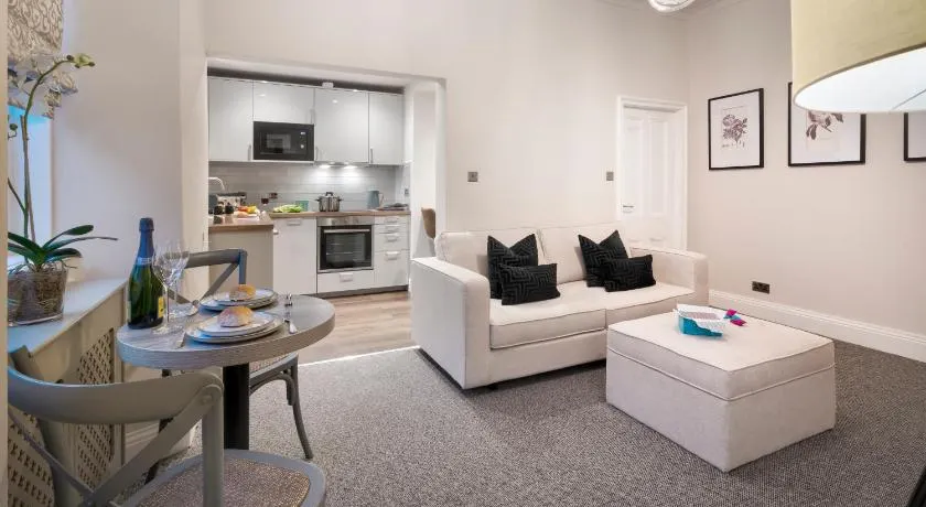 Courtyard Apartments - Image 1