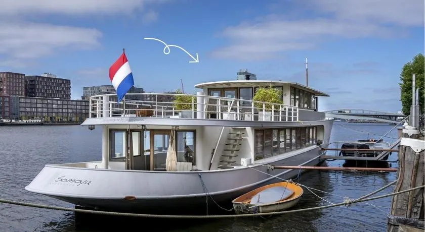 Stunning boat with a view - Image 1