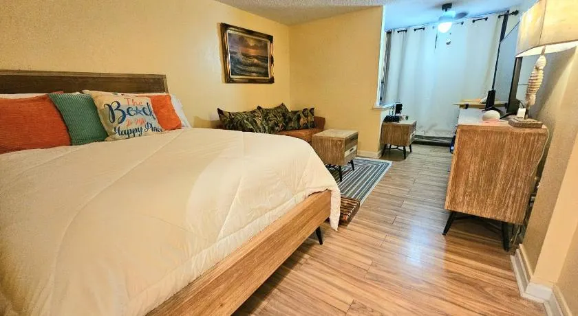 Oceanfront escape with 2 pools! - Image 1
