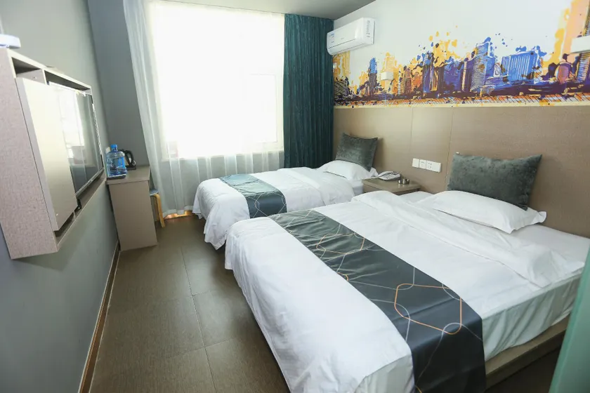 Yake Family Express Hotel - Image 1