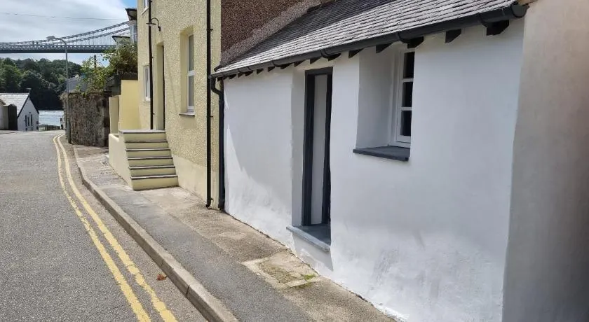 Ferrymans Cottage - Iconic Listed Building - Image 1