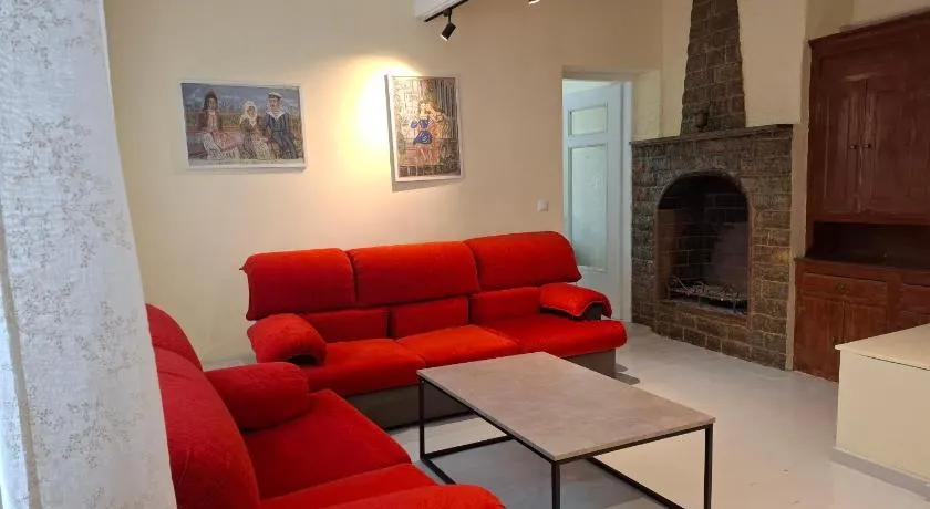Plomari Rum Evi - Image 1