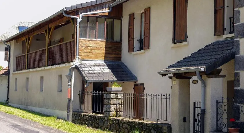 Gîte 4 personnes vue sur le lac des graves - Vallée de la Jordanne,Aurillac,Cantal,Auvergne - Image 1