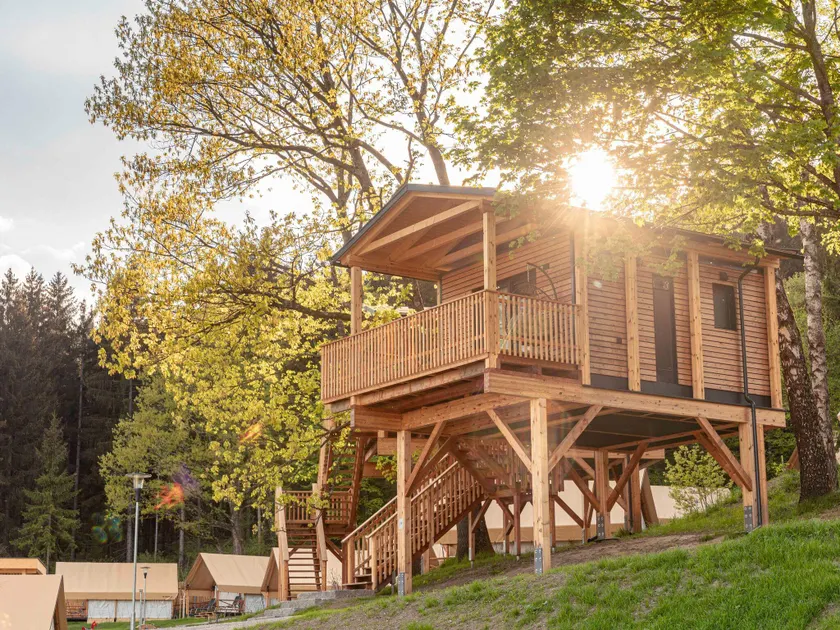 Beautiful tree house in the Gailtal valley - Image 1