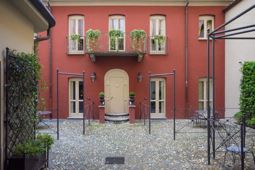 Porta Palace Apartments - Image 1
