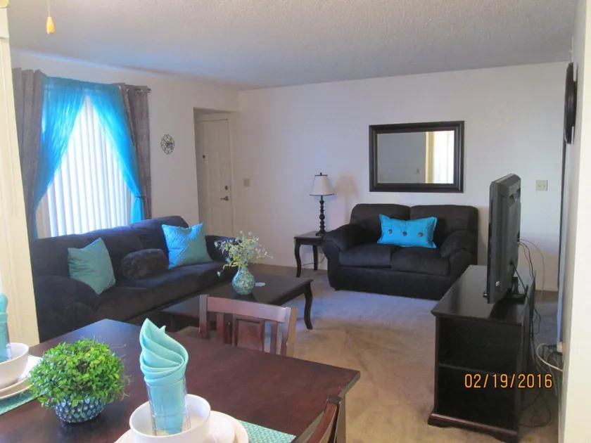 D 2 bd sleeps 6 near pool - Image 1