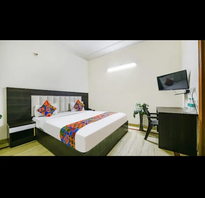 Viraj Guest House - Image 1