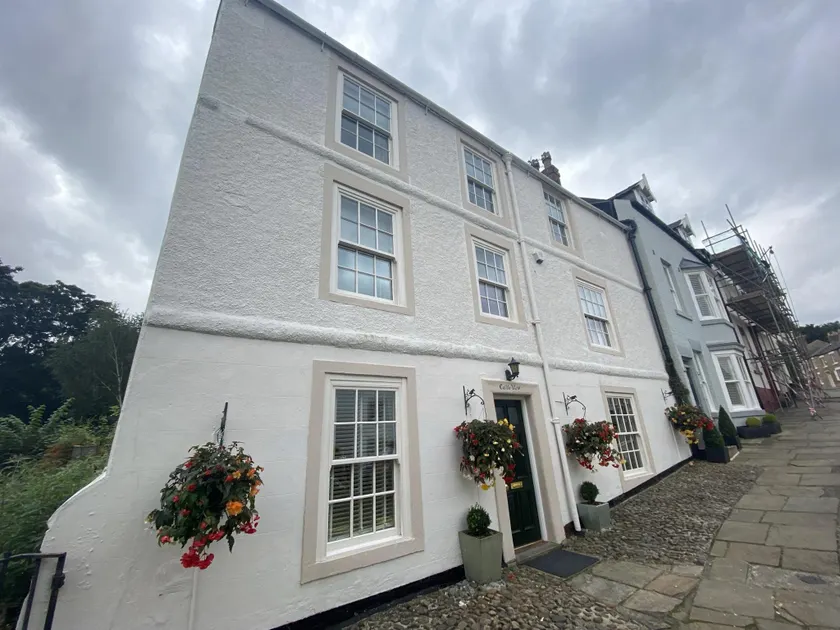 Castle View Guest House - Image 1