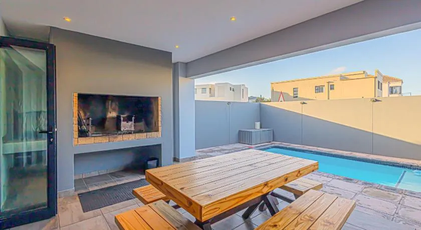 Dalton's, Langebaan, 6-sleeper - Image 1