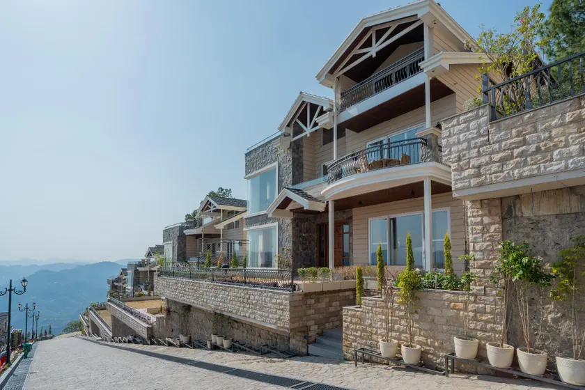 ELIVAAS privé The Royce Daisy Ultra-Luxe 4 BHK Villa with Pvt Heated Pool, Jacuzzi, Steam Room & Hill Views - Image 1