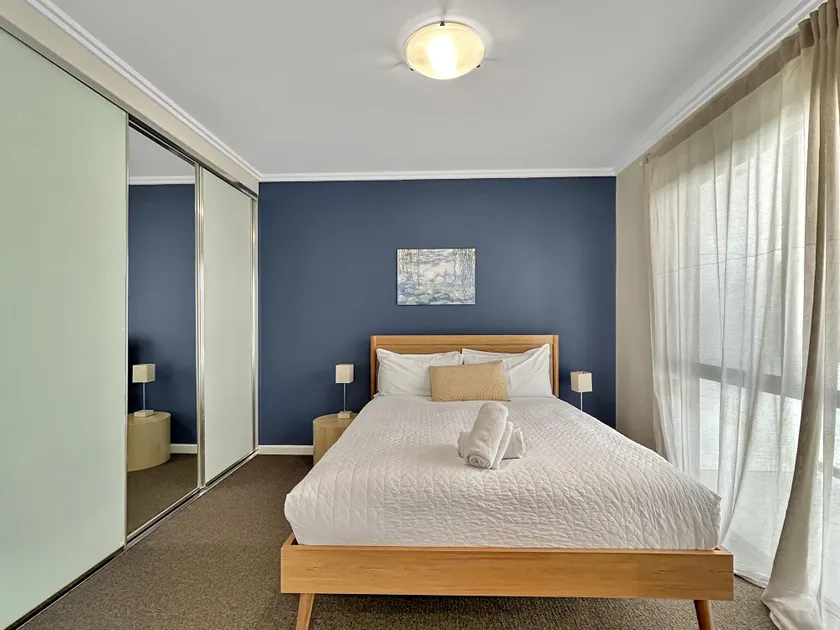 Peaceful 1-bed Unit in Leafy Yokine - Image 1
