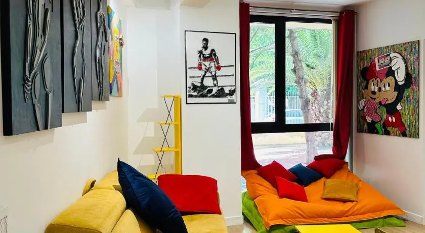 POP appART Appartement Artiste configuré en Galerie dArt à 200 m du centre ville avec Climatisation et Parking privé et securisé gratuit dans copropriété - Image 1