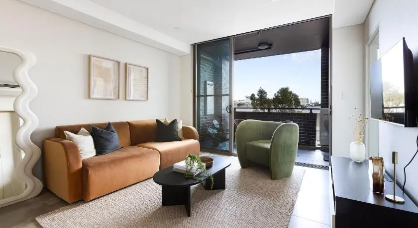 Kahlo Alexandria - Stylish 2 bdrm Walk to Train - Image 1