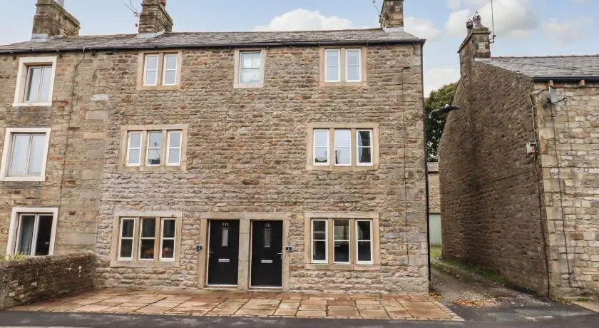 1 Grosvenor Farm Cottages - Image 1