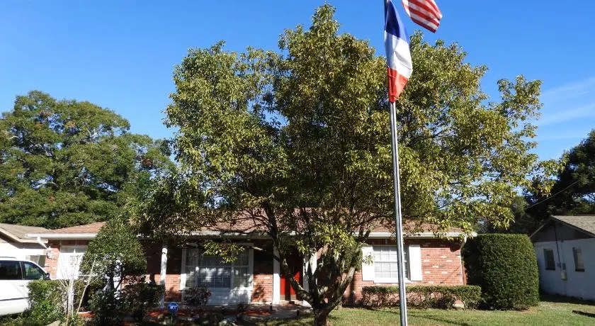 The Flo's House - Image 1