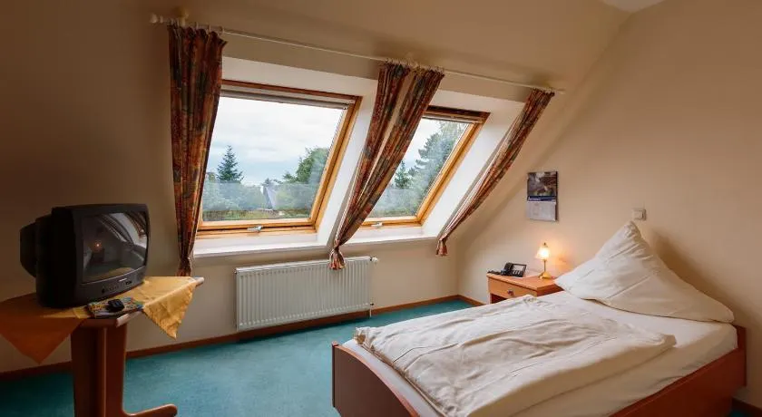 Hotel Ideal - Image 1