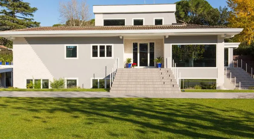 Niclas Luxury Apartments EUR - Image 1