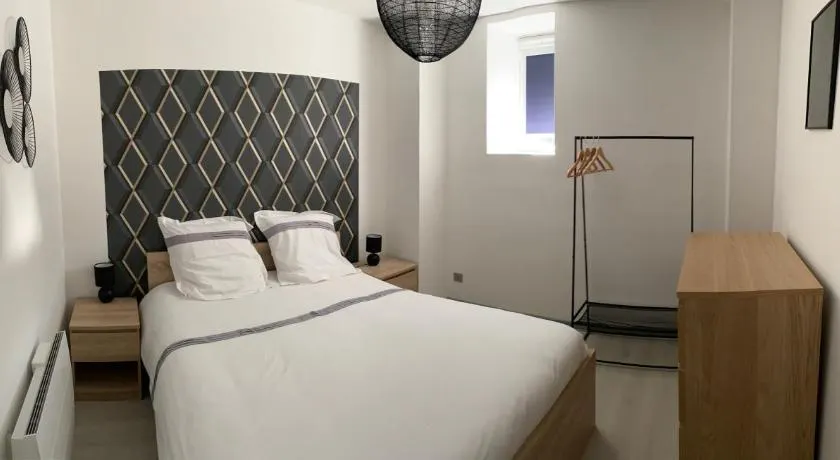 Résidence avec un T3 un T2 et un STUDIO en Centre Ville d Argeles-Gazost - Image 1