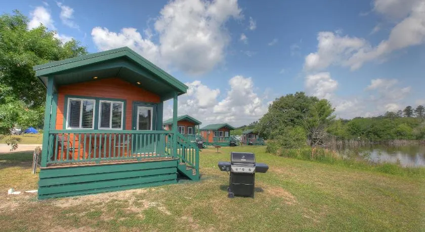 Lake Conroe Queen Studio Cabin 5 - Image 1