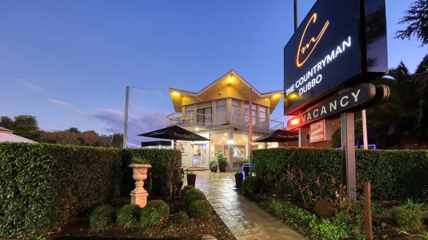 Countryman Motor Inn - Image 1