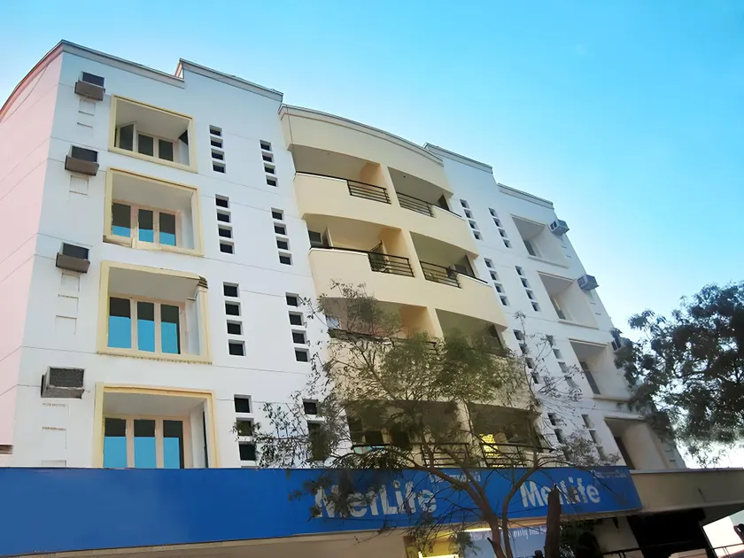 Lake View Hotel - Image 1