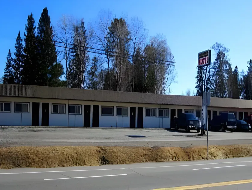 Village Inn & Suites - Sudbury - Image 1