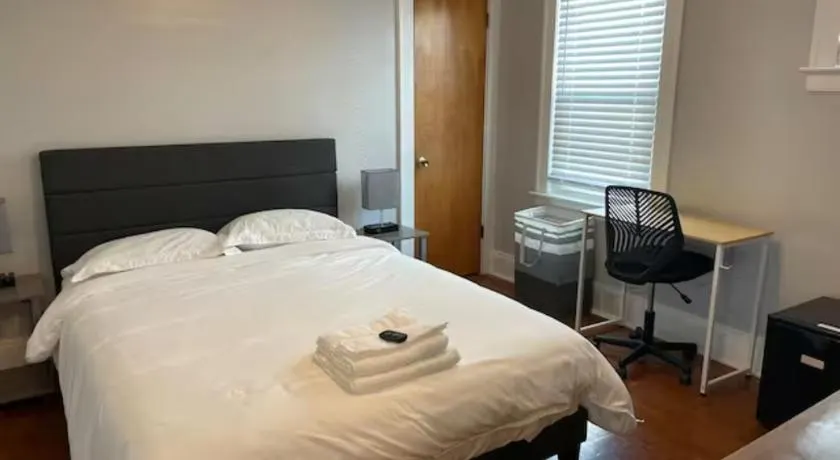 Comfy First Floor Bedroom near Cleveland Clinic Fairview - Image 1