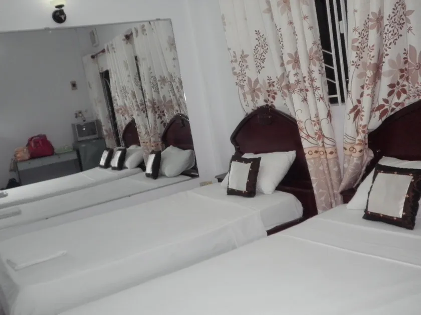 Long Hostel - Image 1