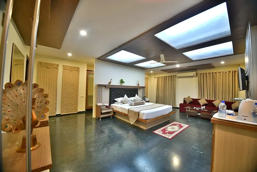 Hotel Royal Embassy - Image 1