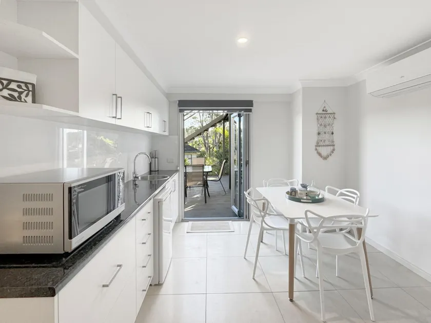 Spacious Beach Studio With Alfresco Dining - Image 1