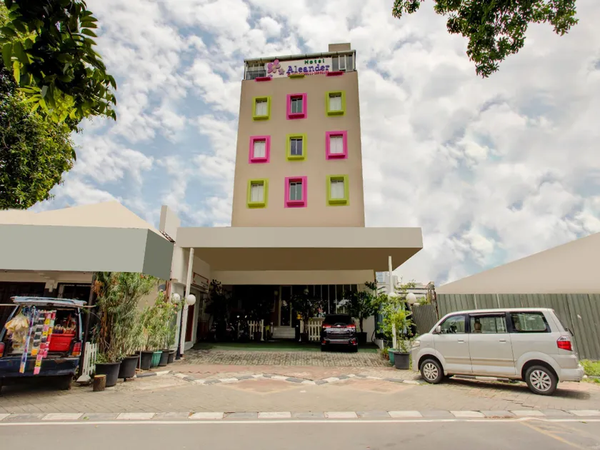 Collection O Gambir Near Masjid Istiqlal Formerly Aleander Hotel - Image 1