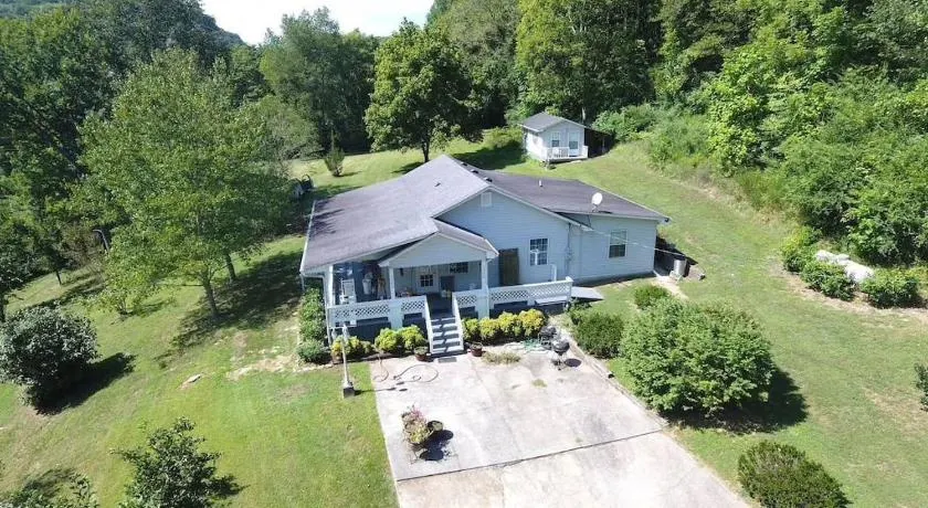 Hillbilly haven - Image 1