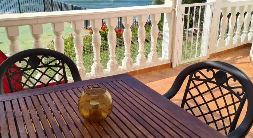 Appartement de vacances convivial et familial avec jardin, piscine et terrasse | Vue jardin | À côté de la plage | Parfait pour le travail à distance - Image 1