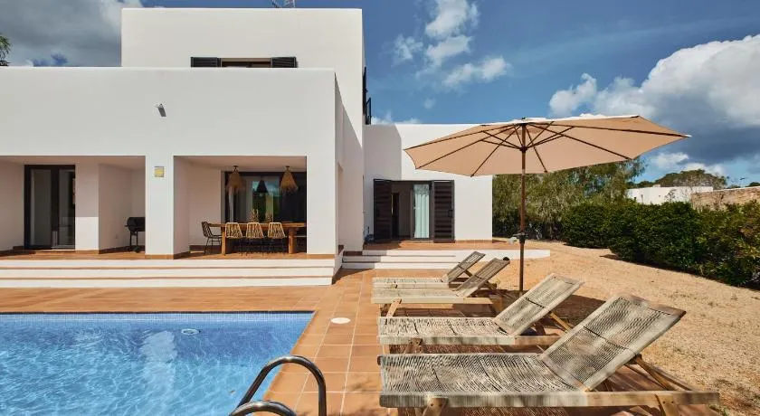 Luxe villa met privézwembad - Sant Antoni view - Boho Villas Ibiza - Image 1