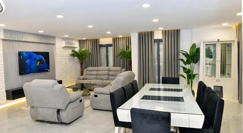 AeroStay Premium 3BR Apartment Near Cairo Airport - Image 1
