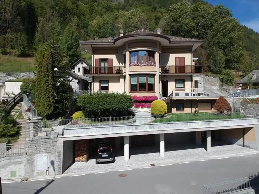 Hotel Mirage - Image 1
