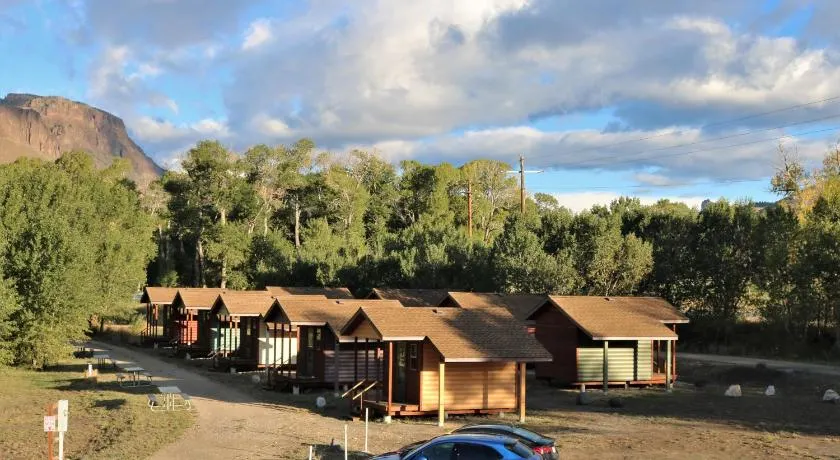 Eycat Lodging Company - Image 1