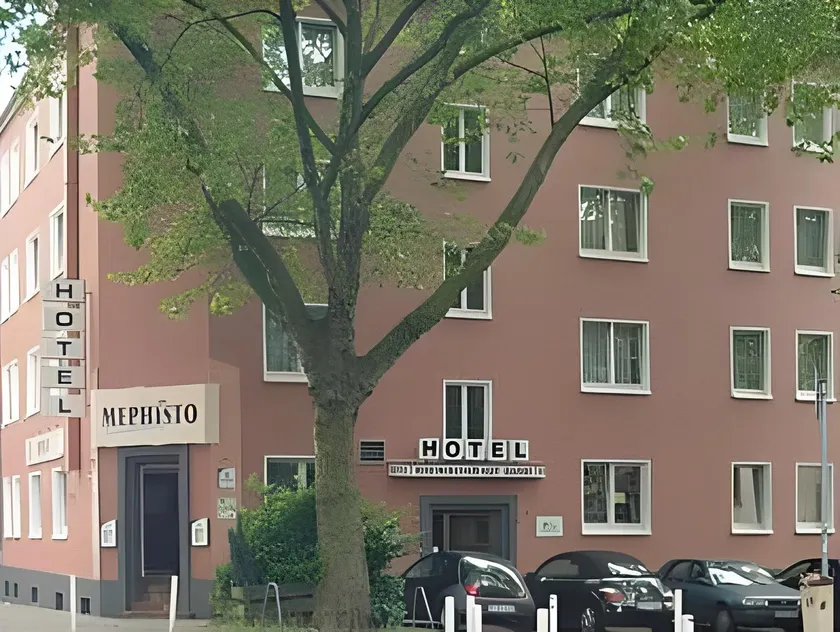 Stadt-gut-Hotel Rheinischer Hof - Image 1