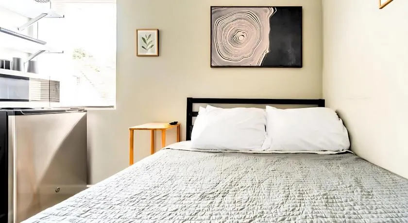 Cozy Micro Suite Unit 3 Sleeps 2 Minutes to Downtown - Image 1