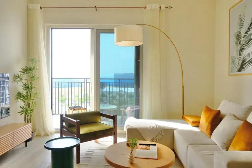 Classy 1BR High Floor by Amenities & F1 - Image 1