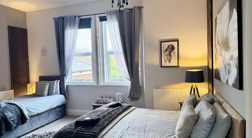 St Andrews house Hotel - Image 1