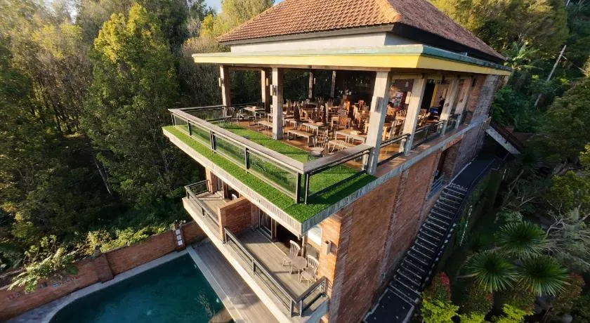 Bali Jegeg Munduk Hotel, Bar, and Restaurant - Image 1