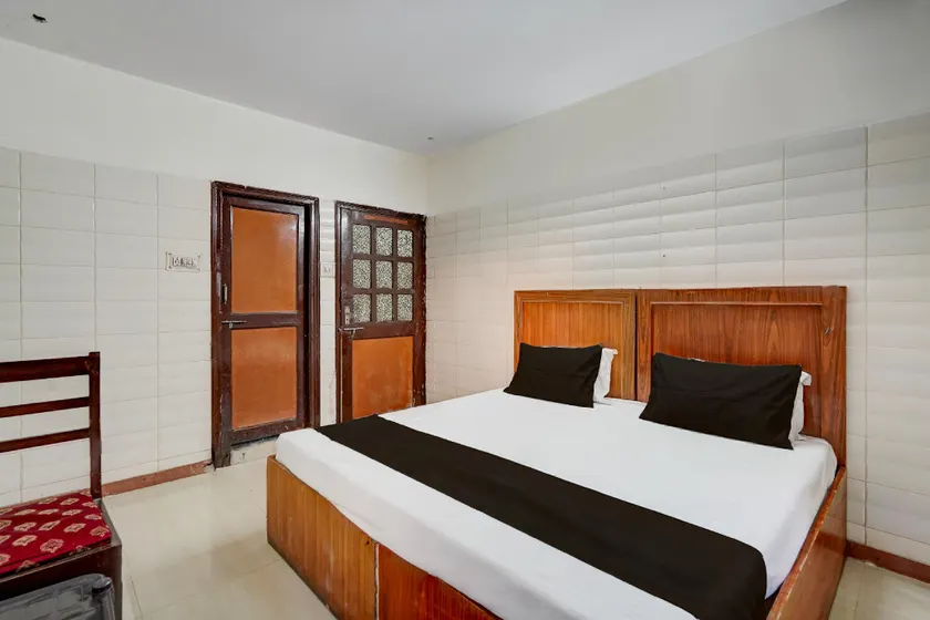SPOT ON by OYO Dn Hotel - Image 1