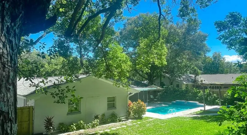 4 Bedroom Clearwater Vacation Home with Amazing Backyard - Image 1