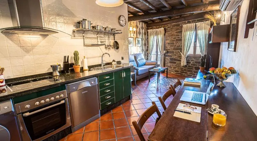Versatil Apartamentos - Image 1