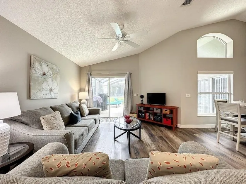 4 Bed 3 Bath In A Gated Community With Pool 4 Bedroom Villa by RedAwning - Image 1